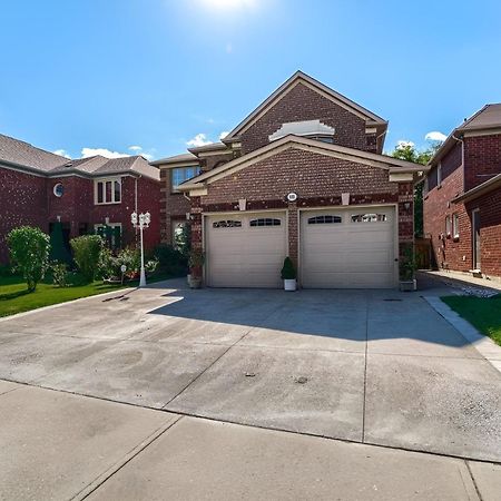 Home Stay Near The Airport Мисисага Екстериор снимка
